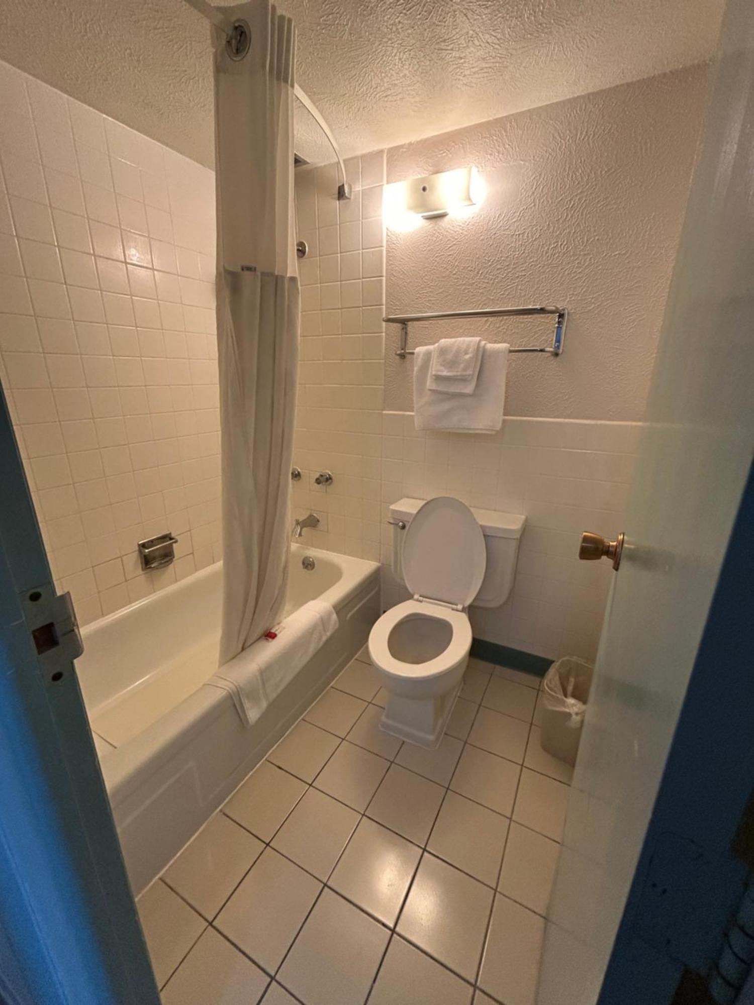 Studio Apartments Стърлинг Екстериор снимка